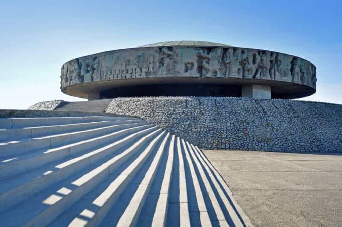 Majdanek Concentration Camp: Guided Private Tour From Warsaw - Guided Tour Itinerary