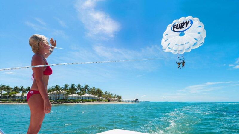 Makadi Bay: Guided City Tour and Parasailing Adventure - Key Points