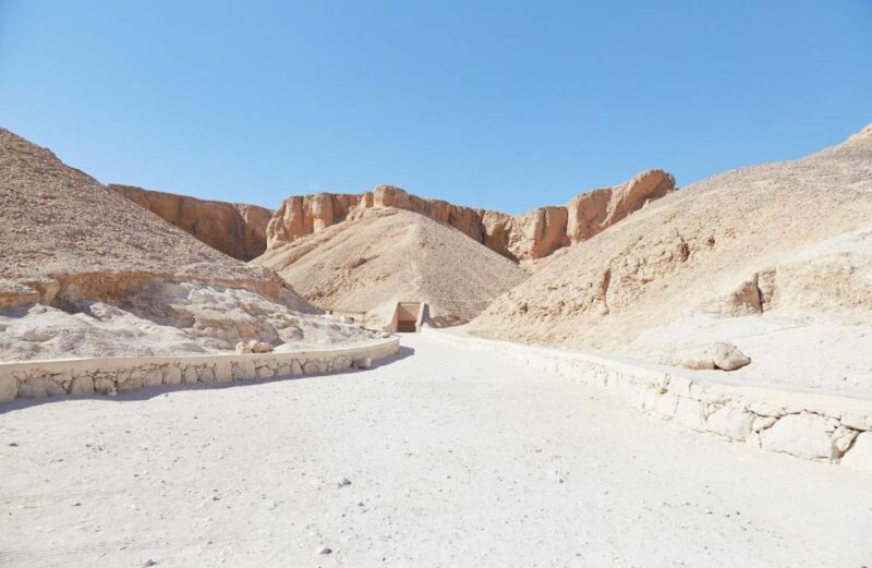 Makadi Bay: Luxor Highlights, King Tut Tomb & Nile Boat Trip - Nile Boat Experience