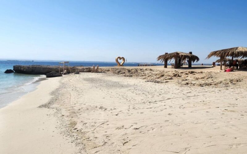 Makadi Bay: Magawish Island & Speedboat Tour With Transfers - Itinerary