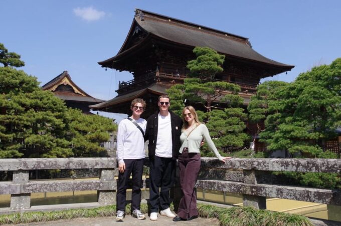 Make Oyaki Dumplings & Walk Around Zenkoji Temple in Nagano - Photography Tour and Sharing