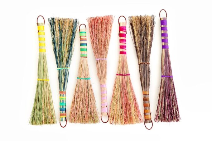 Make Your Own Fly Swatter at a Traditional Workshop - Language Options