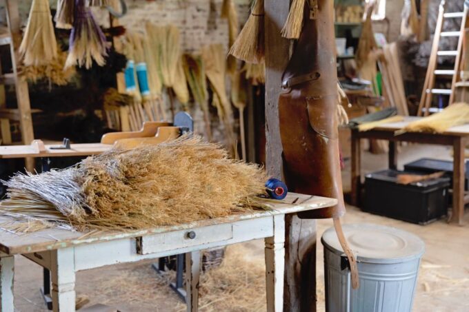 Make Your Own Fly Swatter at a Traditional Workshop - About La Balaiterie