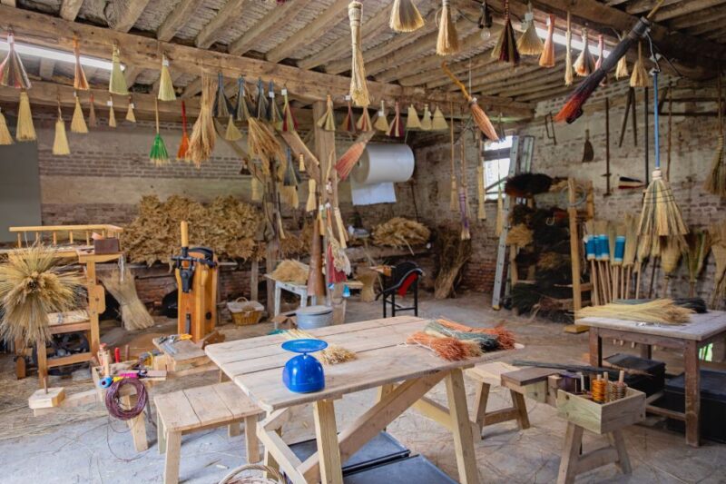 Make Your Own Keyboard Brush at a Traditional Workshop - History and Materials of Traditional Broom-Making
