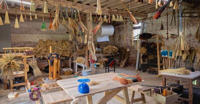 Make Your Own Keyboard Brush at a Traditional Workshop - Discovering the Workshops Brush Collections