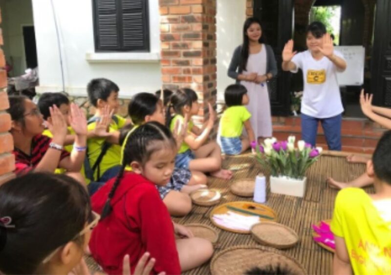 Making the Paper Flowers Experience in Hue - Activity Description