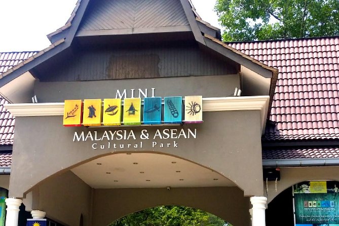 Malacca Day Tour (Price Based per Car) - Accessibility and Participation