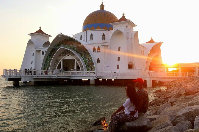 Malacca's Famous Spots: Private Day Tour - The Modern Marvel: Melaka Straits Mosque