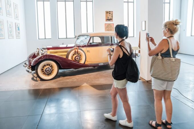 Málaga: Automobile and Fashion Museum Ticket - Museum Hours and Location