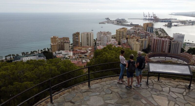 Malaga: Castle Hill and Fisherman Village E-Bike Tour - Experience Highlights