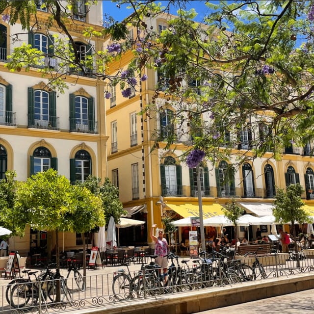 Malaga: Castle Hill and Fisherman Village E-Bike Tour - Tour Itinerary