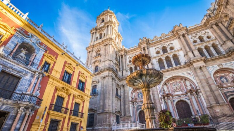 Málaga: City Exploration Game and Tour on Your Phone - Group Suitability