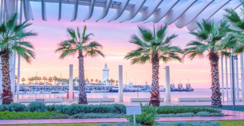 Malaga: City Exploration Game and Tour - Key Points