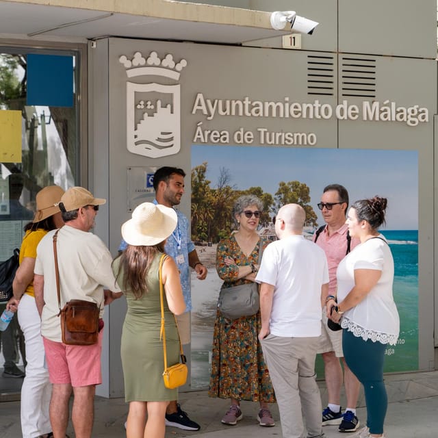 Malaga: Complete Small Premium Group Tour With Entrance Fees Included - Exploring Malagas Iconic Landmarks