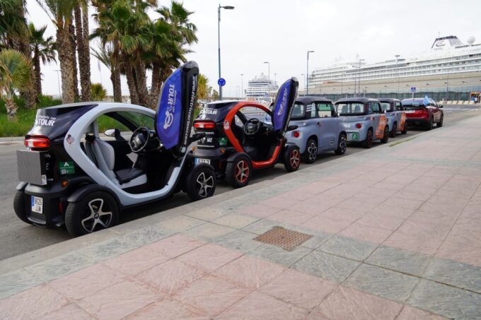 Malaga: Electric Car City Tour and Visit Gibralfaro Castle - Cancellation Policy