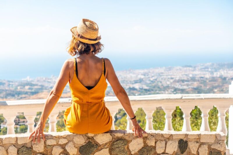 Malaga: Express Walk With a Local in 60 Minutes - Taking in the Local Culture