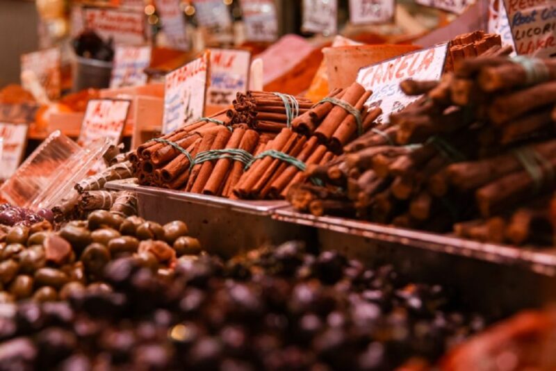 Malaga: Foodie Tour of Atarazanas Market - Olive Oil Tasting Experience