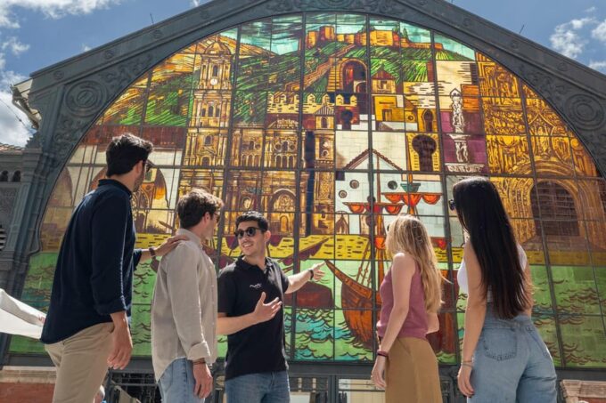 Málaga Gastronomic Tour: Tapas, Wine & Rooftops Small Group - Guided Historic Center Tour