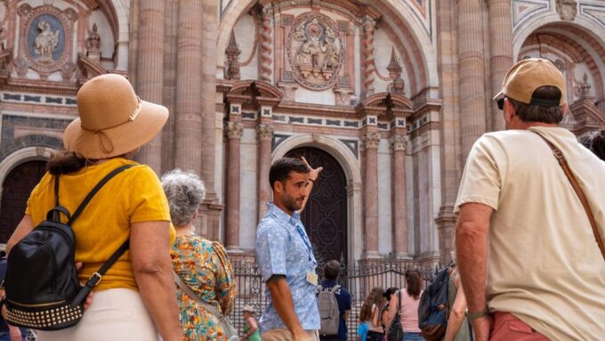 Málaga: Guided Tour and Tasting of Local Products - Concluding at the Alcazaba