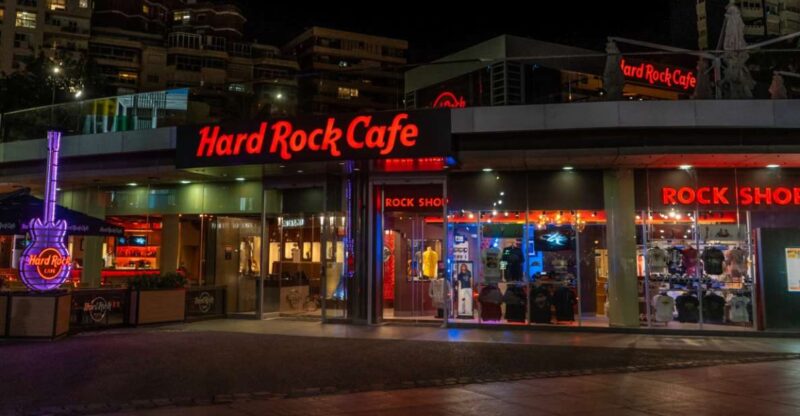 Malaga: Hard Rock Cafe Entrance With Lunch or Dinner - Location and Ambiance