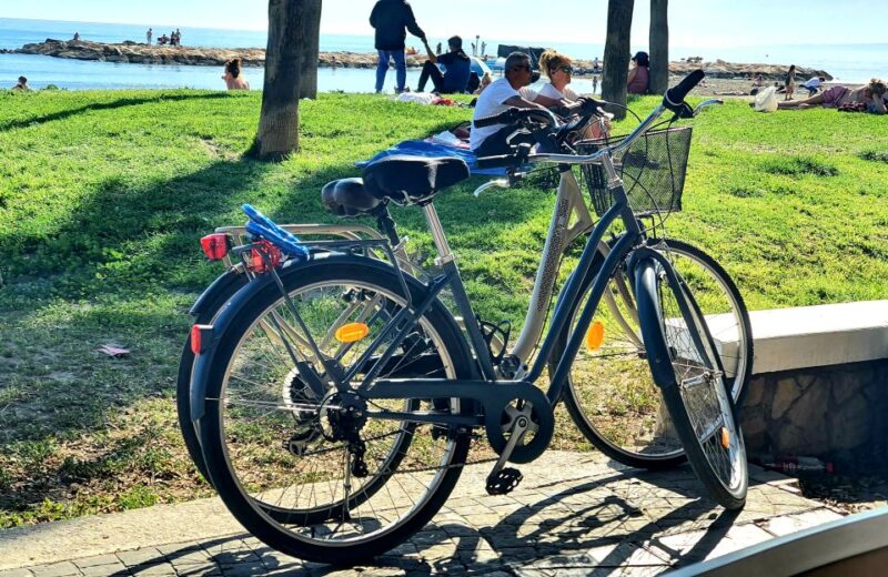 Malaga: Private Bike Rental - Discovering Historic Sites and Attractions