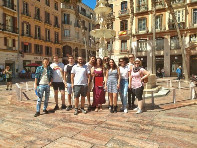 Málaga: Private Sightseeing Treasure Hunt - Accessibility and Booking Details