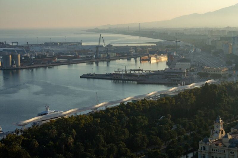 Malaga: Private Walking Tour - Panoramic Views of the City