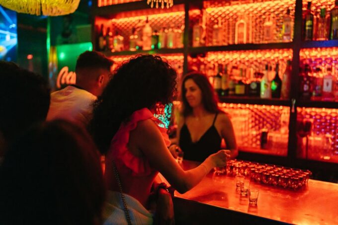 Malaga: Pubs and Clubs Crawl - Highlights of the Tour