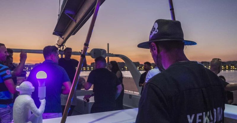 Malaga: Sailing Catamaran Sunset Cruise With Live DJ & Drink - Sipping on Spanish Cava