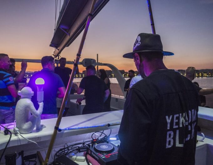 Malaga: Sailing Catamaran Sunset Cruise With Live DJ & Drink - Customer Feedback and Ratings