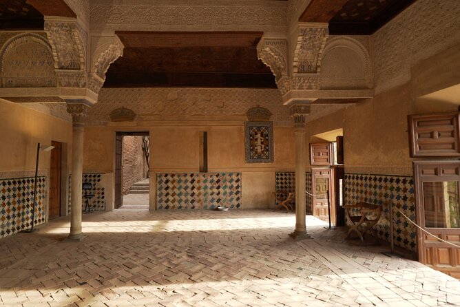 Malaga Shore Excursion: Skip-the-Line Alhambra and Generalife Gardens Tour - History and Architecture
