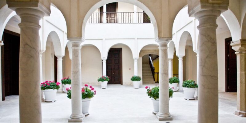 Malaga: Thyssen Museum 2-Hour Private Guided Visit - Exploring the Palacio Villalón