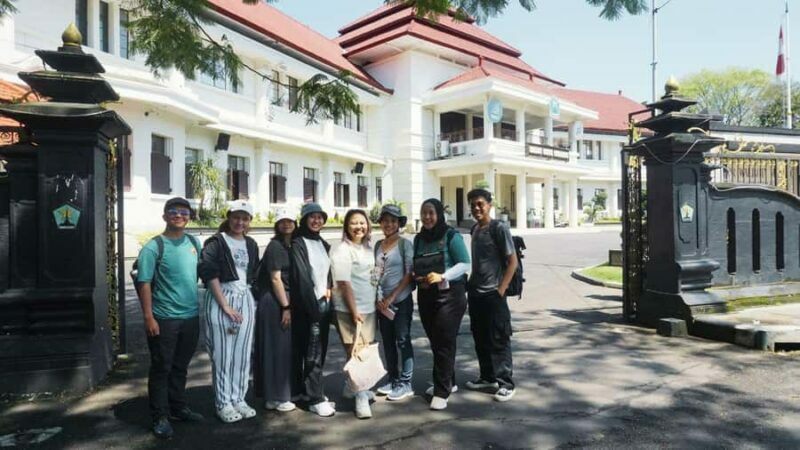 Malang: City Highlights Walking Tour - Key Points