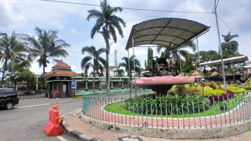 Malang: European Style Neighborhoods Walking Tour - What to Bring and Important Information