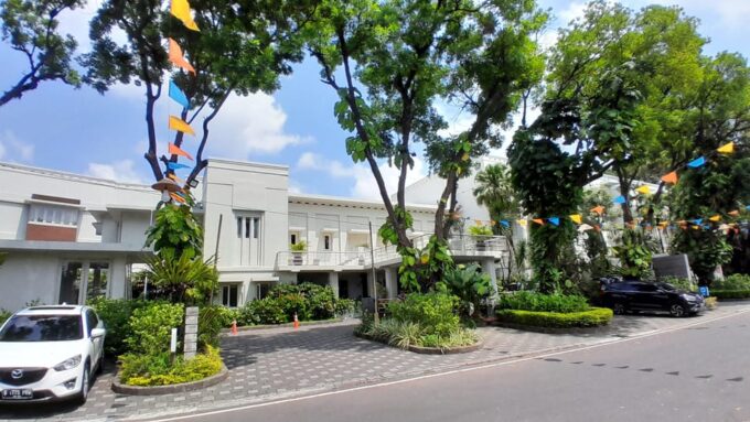 Malang: European Style Neighborhoods Walking Tour - Discovering Architectural Wonders