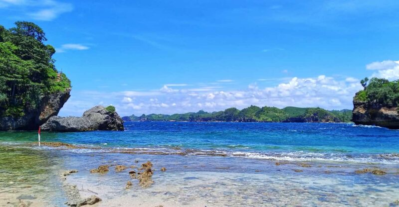 Malang: South Beaches Tour With Private Transfer - Itinerary and Experience