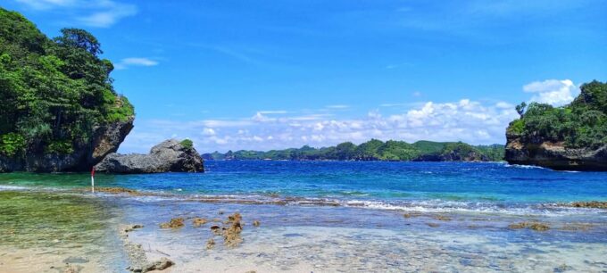Malang: South Beaches Tour With Private Transfer - Discovering Hidden Beaches