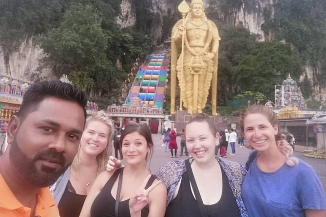 MALAYSIAN CULTURE, TRADITION and NATURE TOUR (All in One Day) - Petronas Twin Towers