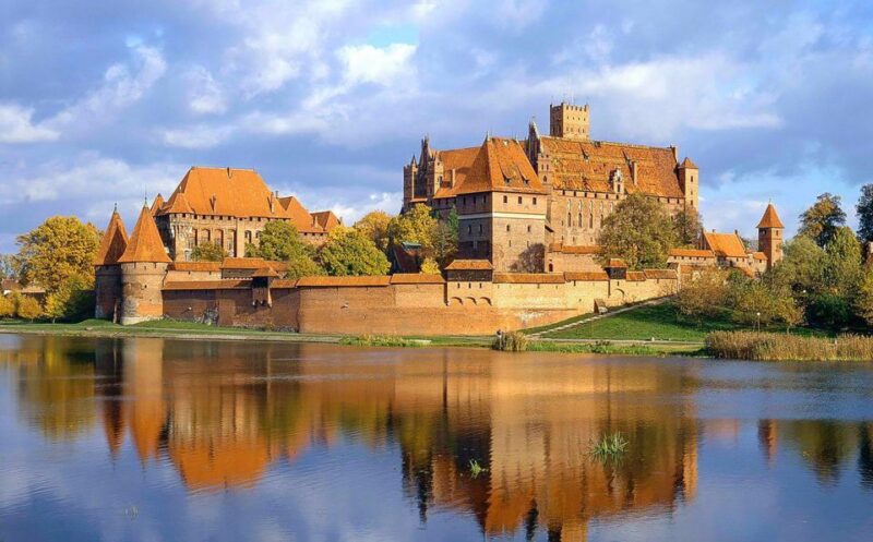 Malbork Castle Half Day Private Tour - Language and Participant Information