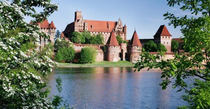 Malbork: Castle of the Teutonic Oder From Warsaw - Private - Castle History and Architecture