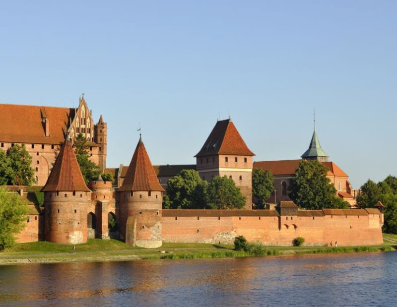 Malbork Castle Tour: 6-Hour Private Tour - Experience Highlights