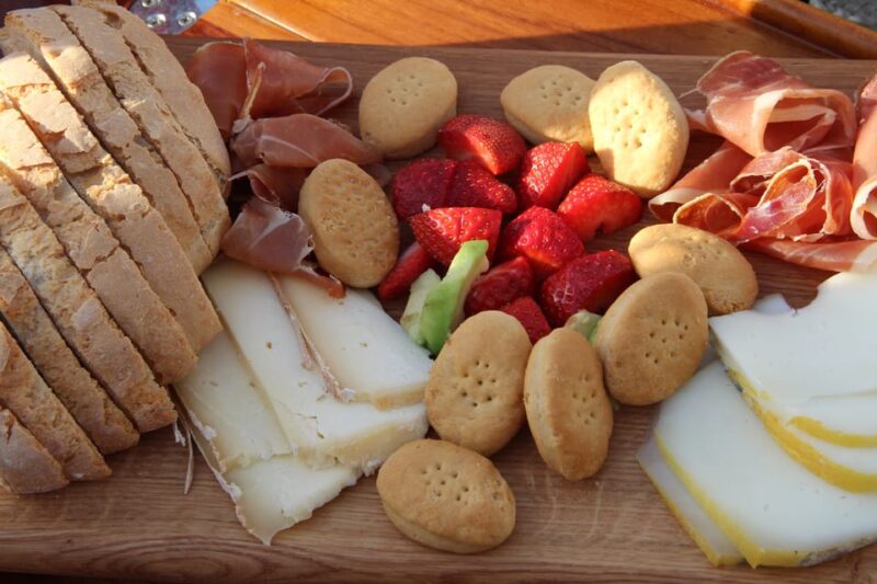 Mallorca/Alcudia: Boat Trip With Snack and Swim - Key Points