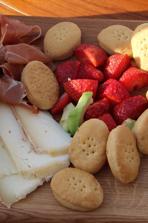 Mallorca/Alcudia: Boat Trip With Snack and Swim - Experience and Features
