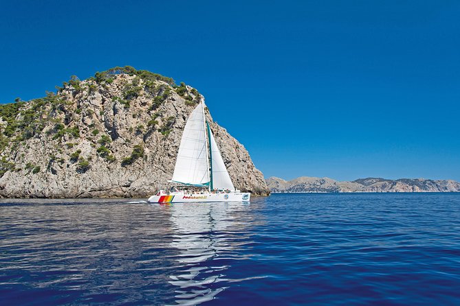Mallorca Catamaran Cruise With Scenic Views and BBQ Lunch - Onboard Activities and Amenities