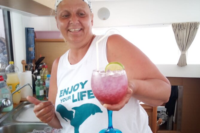 Mallorca Catamaran Small Group Cruise With Tapas - Group Size and Accessibility