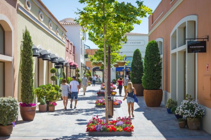 Mallorca: Fashion Outlet Shopping Excursion by Bus - Amenities and Services