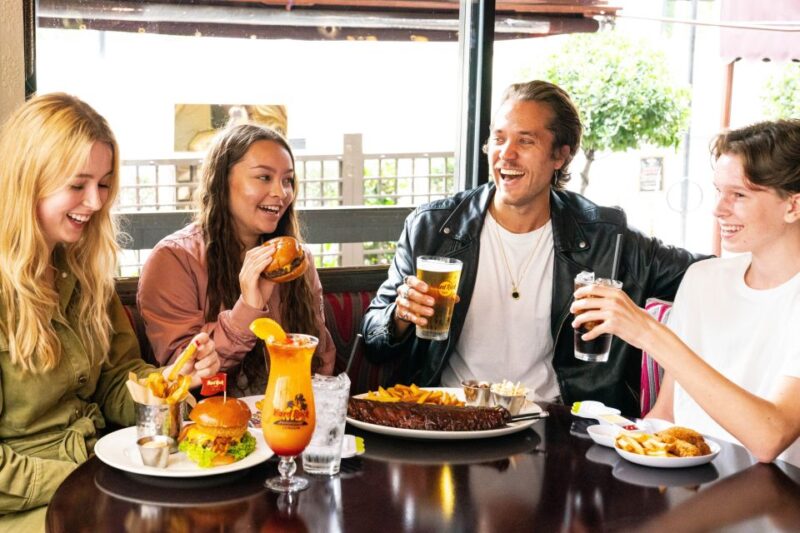 Mallorca: Hard Rock Cafe Entrance With Lunch or Dinner - Restaurant Ambiance