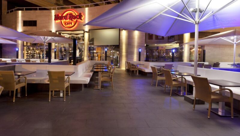 Mallorca: Hard Rock Cafe Entrance With Lunch or Dinner - Music Memorabilia