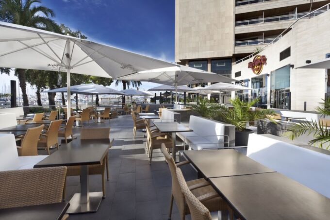 Mallorca: Hard Rock Cafe Entrance With Lunch or Dinner - Accessibility and Group Size