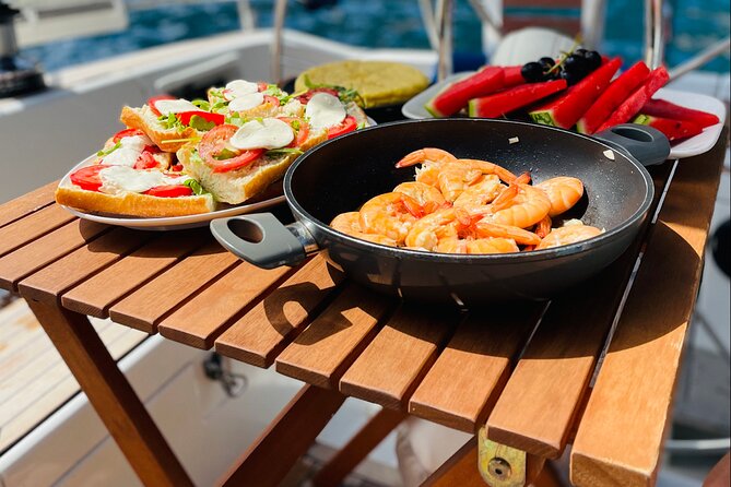 Mallorca Sailing Tour With Tapas and Wine - Accessibility and Participation